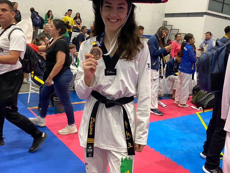 A aluna Isabelle Dalapria brilha em competições de Taekwondo no mês de julho